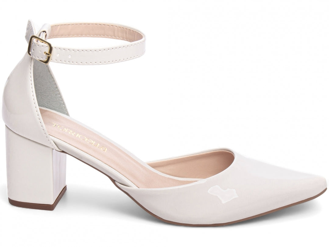 Scarpin Feminino Verniz Off White com Fivela Dourada
