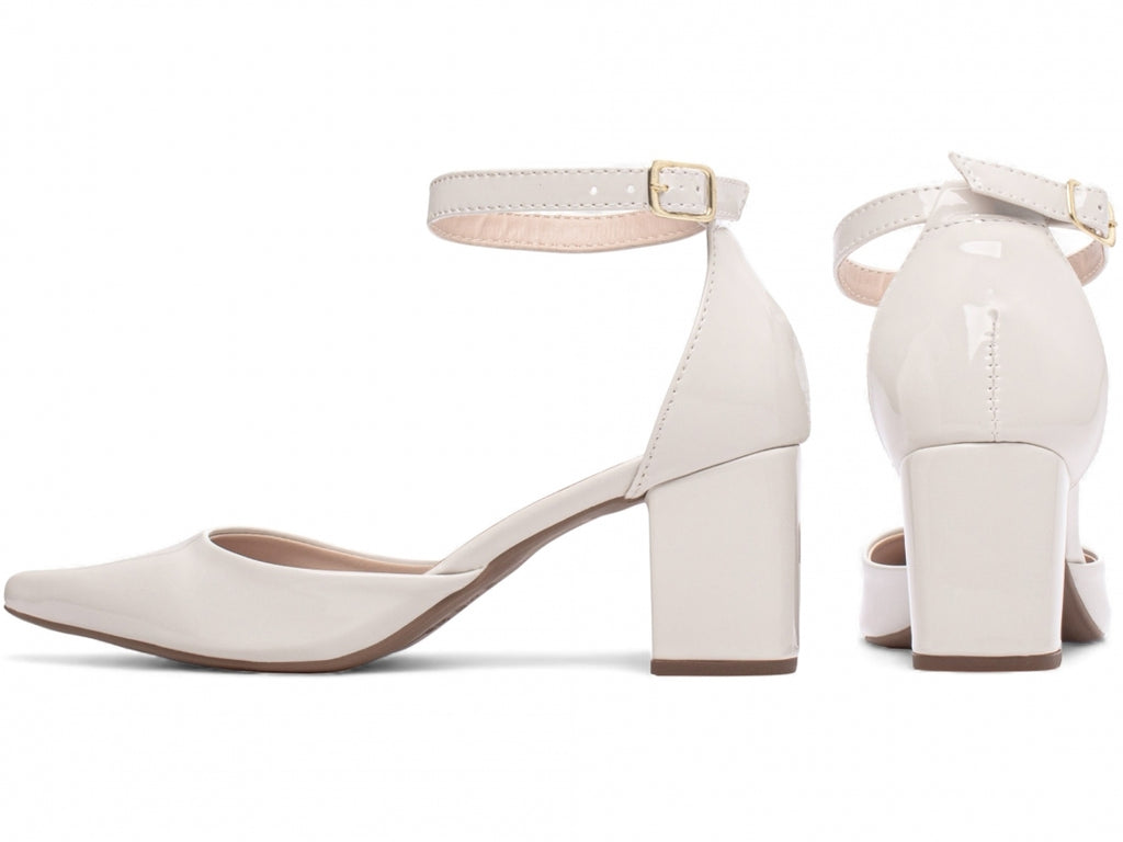 Scarpin Feminino Verniz Off White com Fivela Dourada
