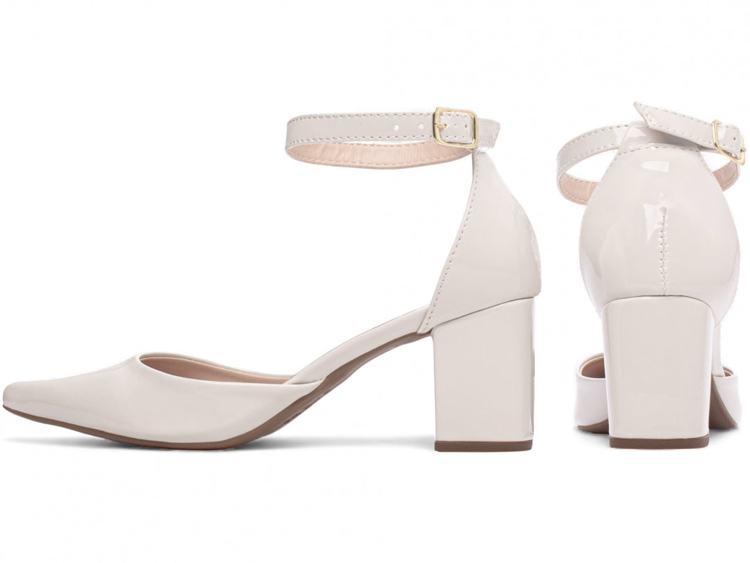 Scarpin Feminino Verniz Off White com Fivela Dourada