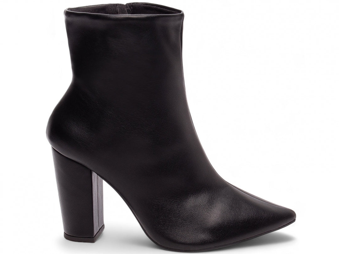 Bota de Cano Curto Preta com Salto de 9 cm