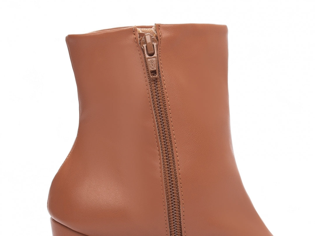 Bota de Cano Curto com Salto Alto