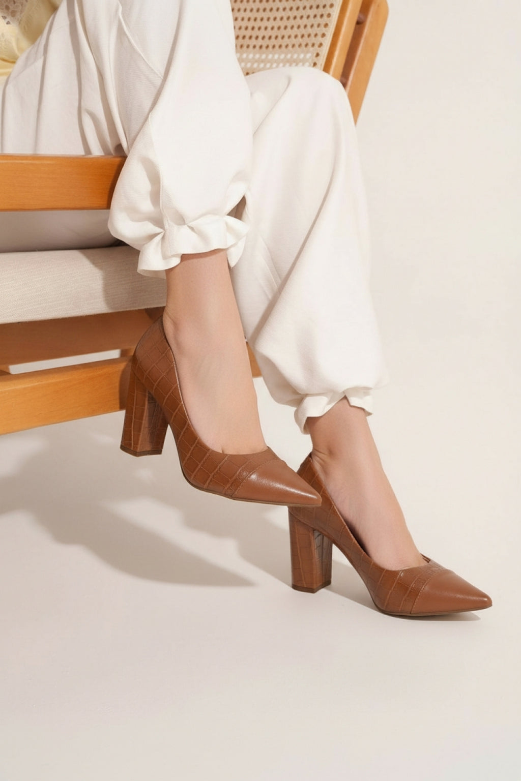 Scarpin Feminino Croco Marrom Caramelo