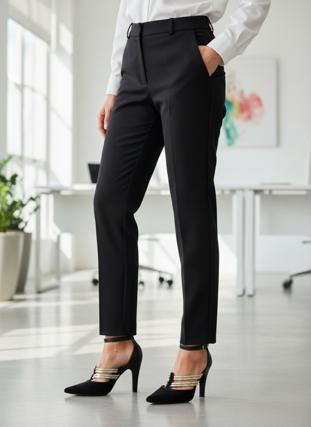 Scarpin Preto com Tiras Metalizadas Ouro Light