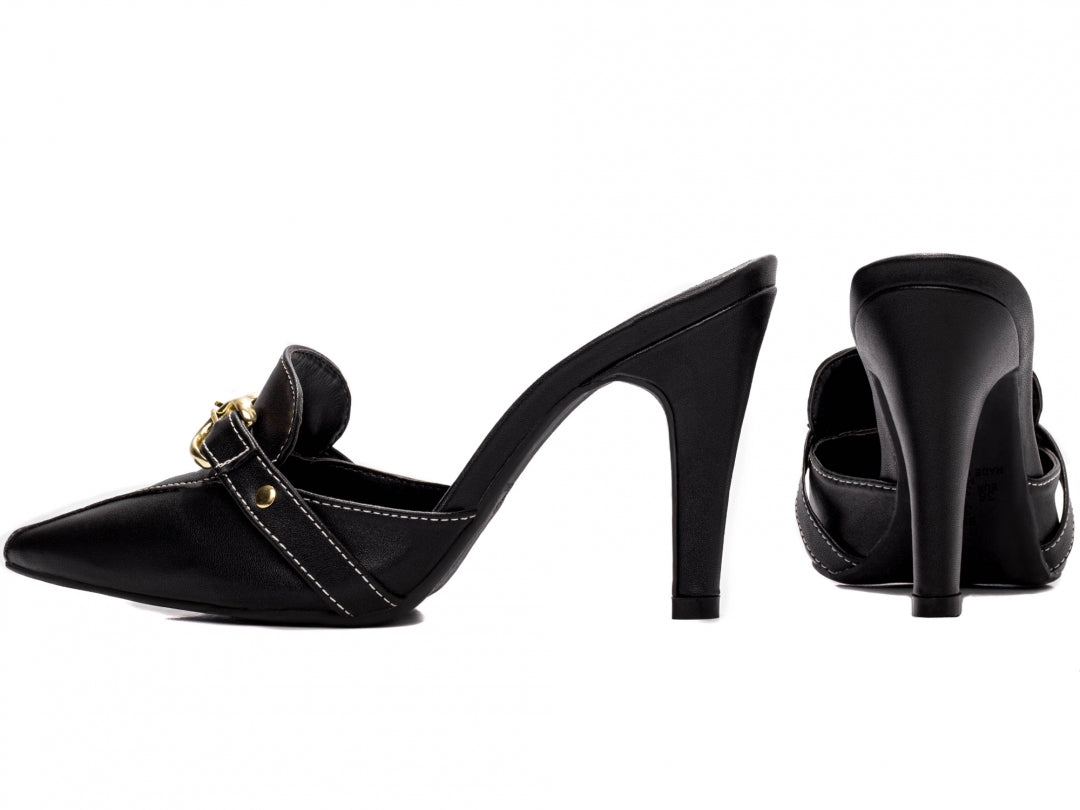 Scarpin Mule Preto com Detalhes Dourados