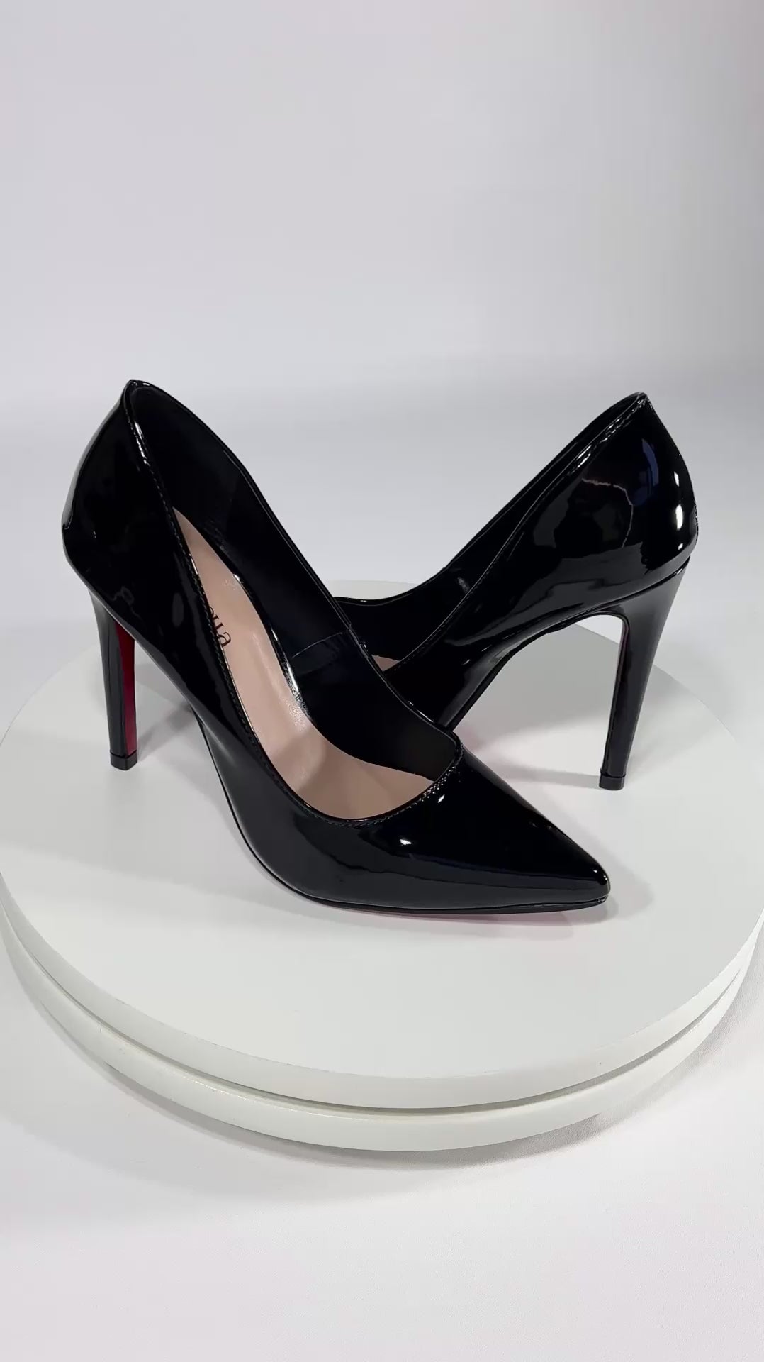 Scarpin Verniz Preto com Solado Vermelho
