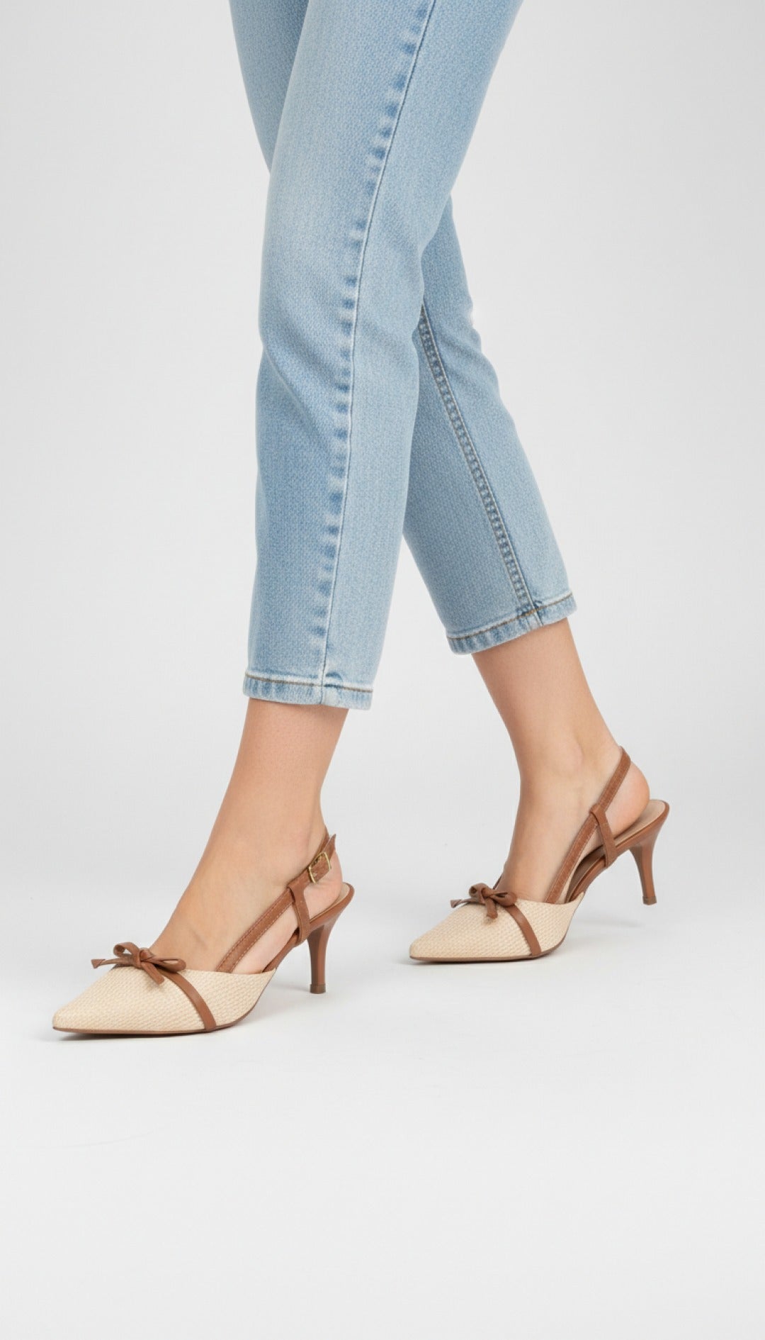 Scarpin Slingback Caramelo com Salto Fino